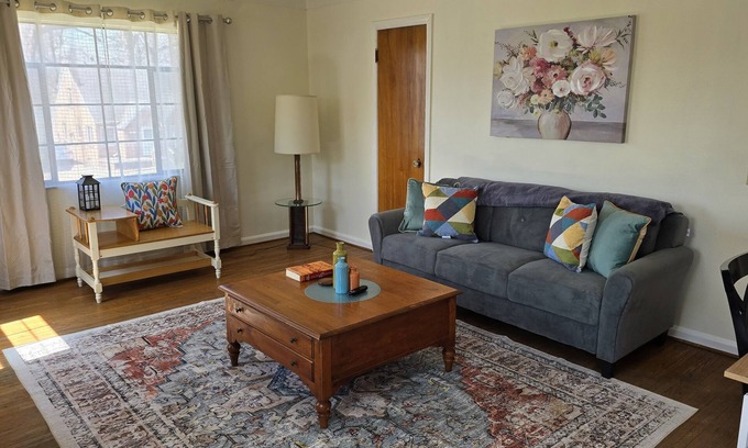 Ottawa Apartment | Cozy 1Bed/1Bath unit, Pets OK, Close to ProMedica, UT.