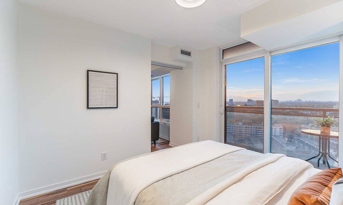 Beaconsfield Village Apartment | Cozy 1bed condo in Toronto downtown