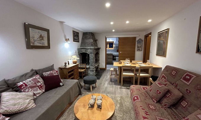 Meribel Apartment | Cozy 1BR Apartment for 4 in Méribel, South-Facing Terrace, Ski Access, Pet-Friendly