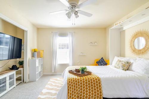 Houston Apartment | Cozy 1BR Apt - Galleria Area Free Parking
