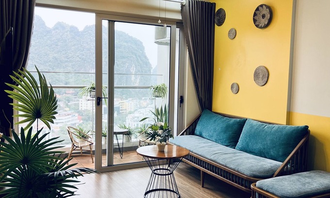 Hon Gai Hotel | Cozy 2-bedroom apartment in fabulous Hạ Long with WiFi, AC, fitness room