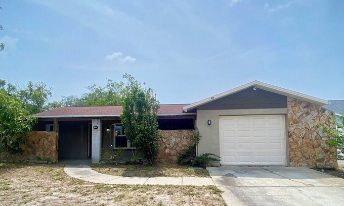Bayonet Point House | Cozy 2-bedroom 2-bath family-friendly house in charming Port Richey