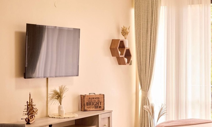 Lubowa Apartment | Cozy 2-bedroom apartment in welcoming Bwebajja Dundu with WiFi, AC - 004