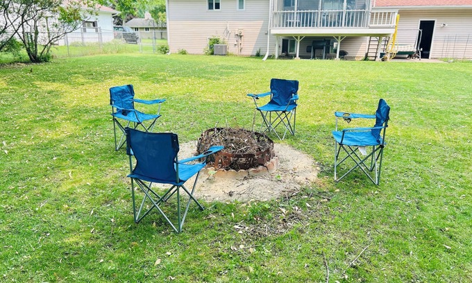 Vadnais Heights Apartment | Cozy 2-bedroom apartment + Office,Yard 12 Min to Twin Cities