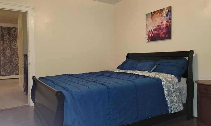 Bridgeport Apartment | Cozy 2-bedroom apartment in Bridgeport with WiFi, AC Heat, washer dryer, Parking