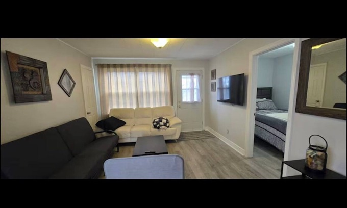 Cornwall House | Cozy 2-Bedroom Apartment