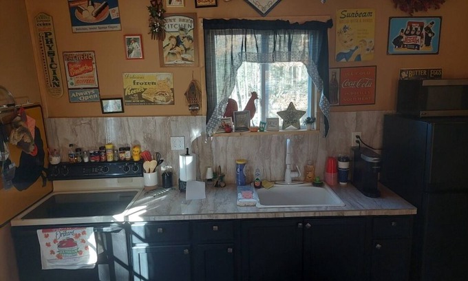 Greentown Cabin | Cozy 2-bedroom cabin with free parking.