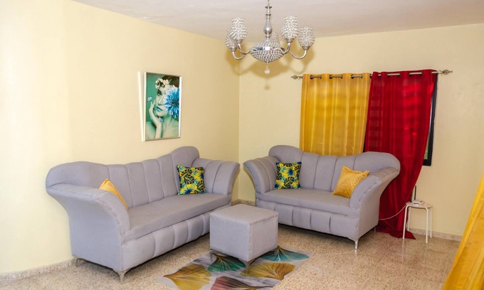 Bani Ski Chalet | Cozy 2-bedroom chalet in delightful Baní with WiFi, AC