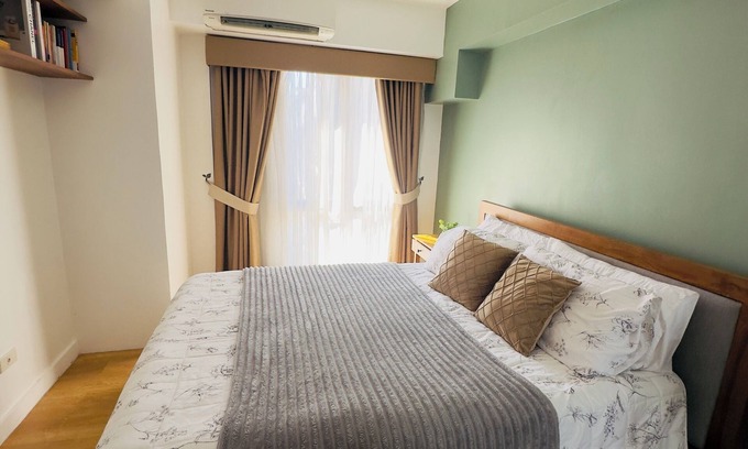 Makati Condo | Cozy 2-bedroom condo in wonderful Taguig with fitness room, AC