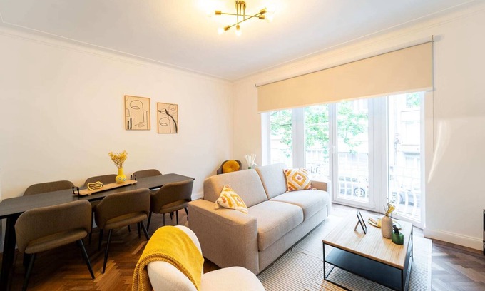 Statiekwartier Apartment | Cozy 2-Bedroom Flat in Antwerp