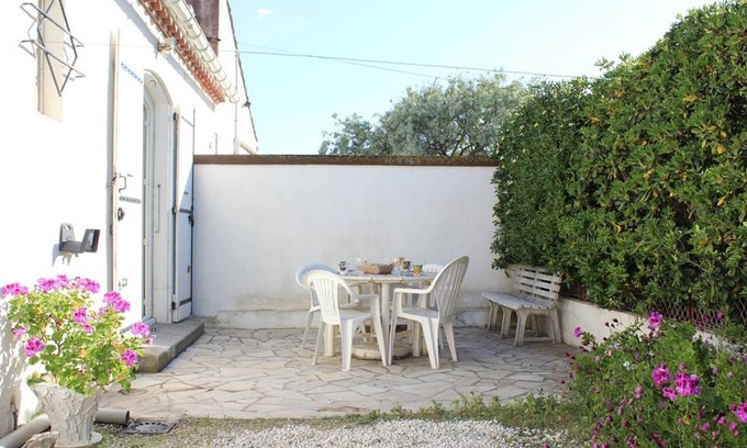 Port-la-Nouvelle House | Cozy 2-Bedroom House, 150m from Beach, Terrace, and Parking