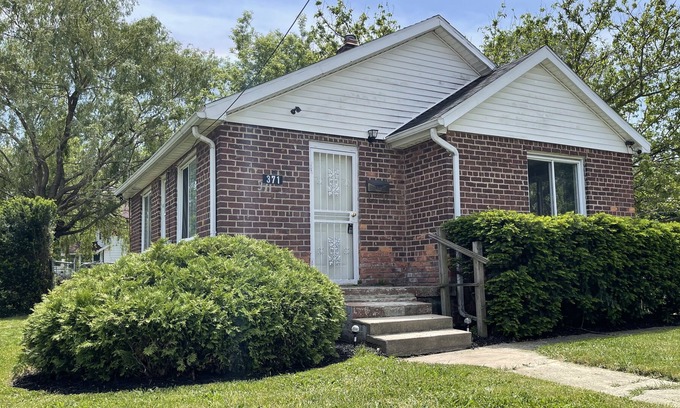 Pontiac House | Cozy 2 Bedroom Home