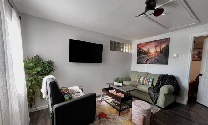Behrman House | Cozy 2-bedroom house in beautiful New Orleans with AC, WiFi