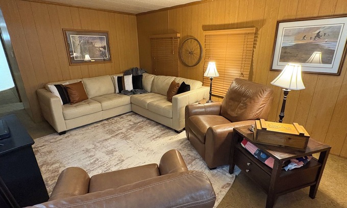 Medina House | Cozy 2 Bedroom House in Prime Hunting Country