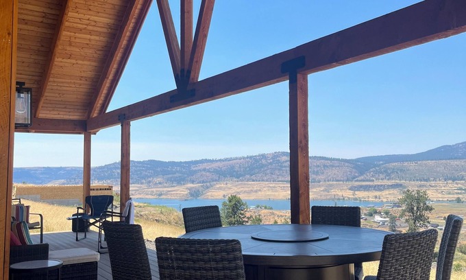 Davenport House | Cozy 2-bedroom house in phenomenal Seven Bays with AC, WiFi