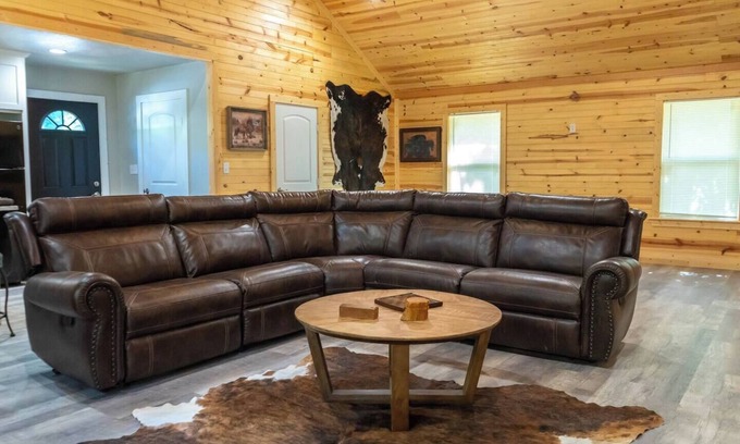 Gordonville House | Cozy 2-bedroom retreat just minutes from Lake Texoma and Cedar Mills Marina