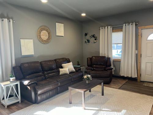 Fairbanks House | Cozy 2-bedroom Retreat In Town