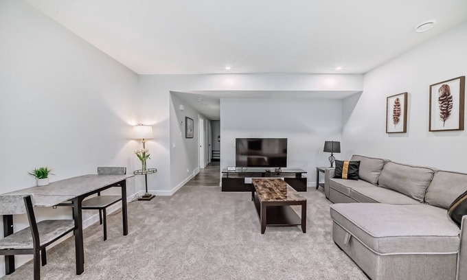 Calgary Apartment | COZY 2 BEDROOM SUITE IN AMBLETON