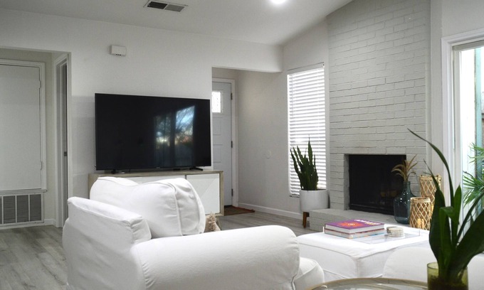 Wyldwood House | Cozy 2-bedroom Townhome with Fenced Back Yard, in Welcoming Austin