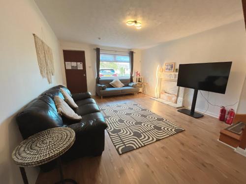 Liberton Apartment | Cozy 2 bedrooms with private parking space and garden