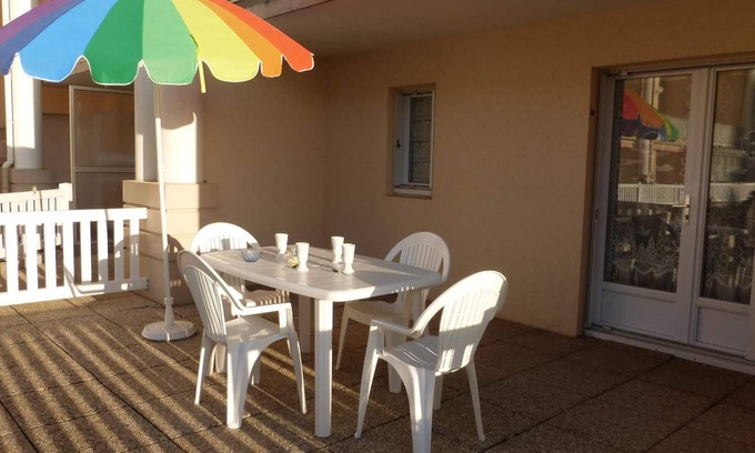 Saint-Hilaire-de-Riez Apartment | Cozy 2-Room Apartment Near Beach with Garden Terrace and Garage, Saint-Hilaire-de-Riez