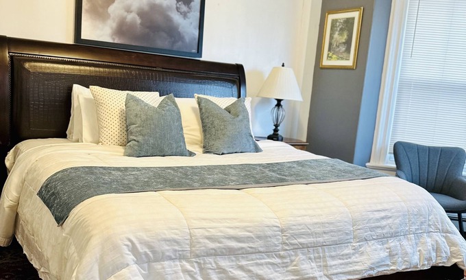 Wayland Apartment | Cozy 2B1B Apt,Private Kitchen, Walk to everything,Near BROWN &RISD. Pet Friendly