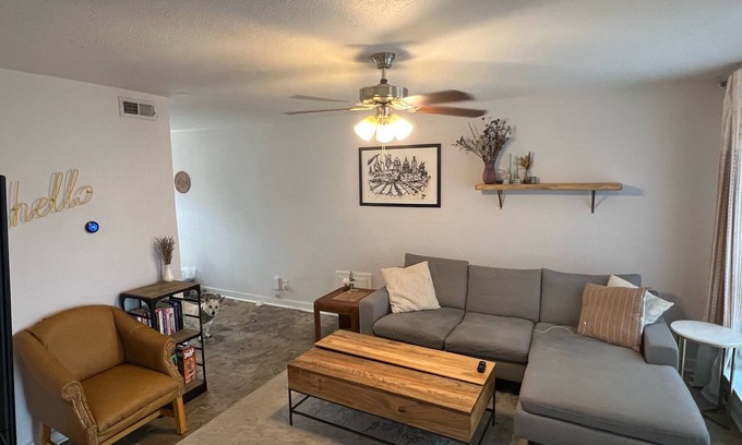 University Hills House | Cozy 2BD Dog-Friendly Townhome – Great July Rates!