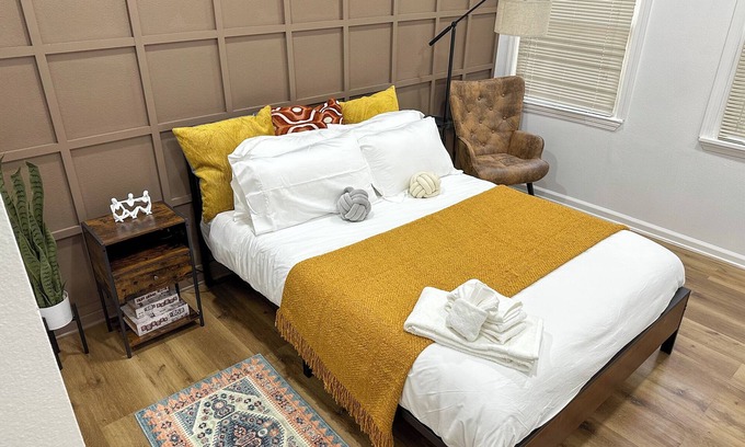 Florence-Graham House | Cozy 2BR/2BA Duplex Downtown LA