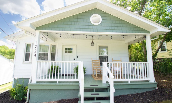 Knoxville House | Cozy 2BR/2BA STR Retreat with Home Office. Near UT & DT Knoxville. Pet Friendly!