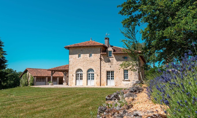 Mareuil en Perigord Villa | Cozy 2br Farmhouse Perfect For Family Retreat