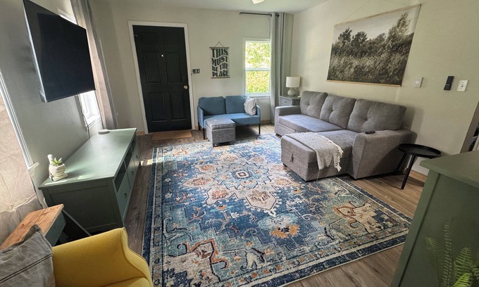 Retsil House | Cozy 3 Bed & 1.5 Bath near downtown, ferries and the waterfront in Port Orchard