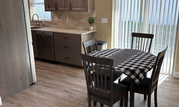 Boise House | Cozy 3 bed, 1 bath retreat with all the extras! Fully fenced, pet friendly!