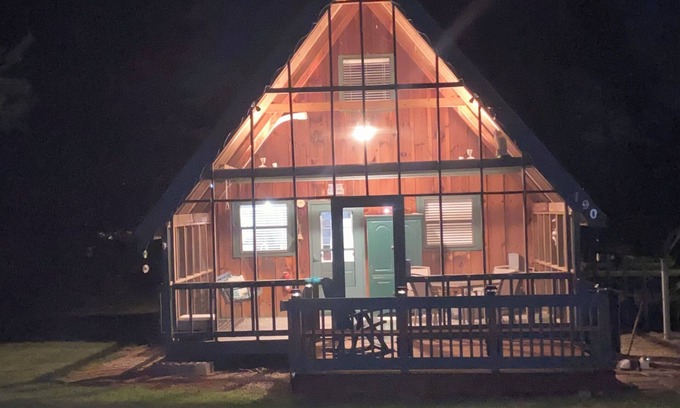 Farmers Cabin | Cozy 3-bedroom cabin with all the amenities two miles from Cave Run Lake.