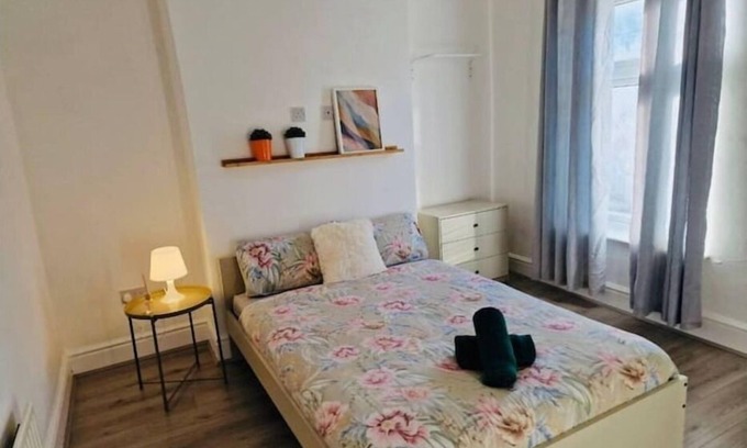 Liverpool House | Cozy 3-Bedroom House Perfect at Hinton!