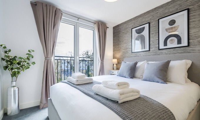 Epsom Cottage | Cozy 3 Bedroom Terrace Cottage in Epsom