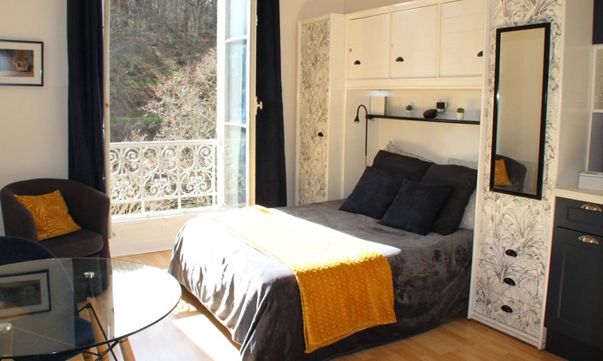 Capvern Apartment | Cozy 3-star studio 2 steps from the Thermes in the Pyrenees in an atypical building
