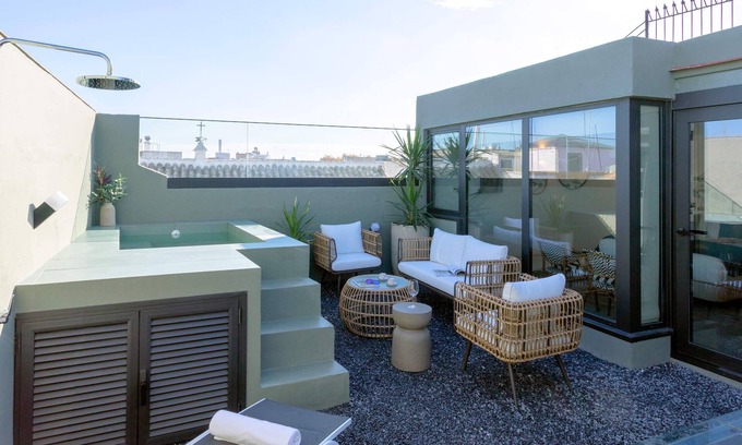 San Lorenzo Apartment | Cozy 3BD duplex with private pool in seville center. Gran Poder III