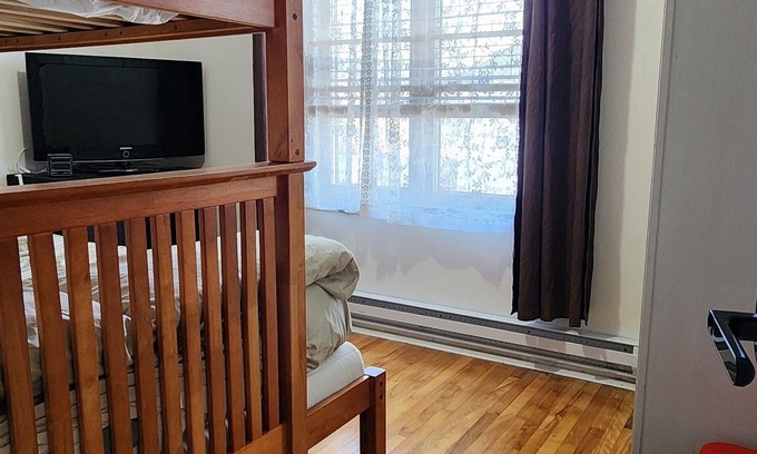 Lachine Apartment | Cozy 3BR Apartement, 15m Downtown, 10m Airport, Quiet neighborhood Very walkable