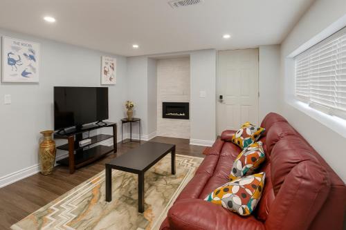 Caledon Apartment | Cozy 3BR Caledon Basement Suite with Private Access, Backyard Basketball Court, Full Kitchen, WiFi, Laundry, 5 Mins to Brampton, Family Friendly, Near Trails & Parks!