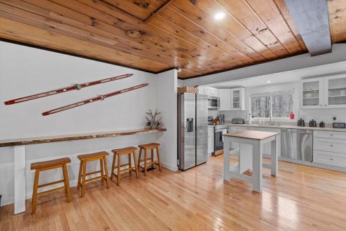 Bethlehem House | Cozy 3BR Retreat in Downtown Bethlehem - Hot Tub, Trails, Near Ski & Hike