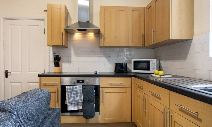 Forest Fields House | Cozy 4-Bed Home Near Nottingham's Best Attractions | Pass the Keys