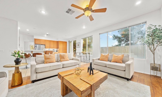 Riverside House | Cozy 4B2.5B｜Garage & Street Parking｜Pet Okay｜Backyard｜Perfect For Insured #42015
