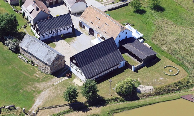 Crostwitz Apartment | Cozy accommodation in the Vierseithof in an idyllic, rural location