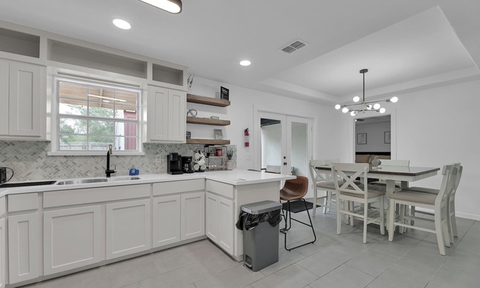Edinburg House | Cozy and bright 3-bedroom house in Edinburg