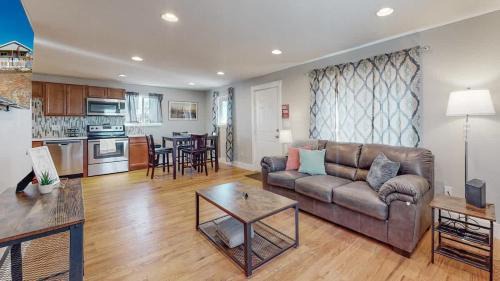Berkley House | Cozy and Budget Friendly Single Bedroom in the Heart of Denver