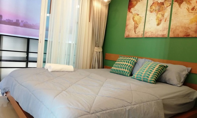 Khlong San Apartment | Cozy and Convenient Studio Loft with Kitchen and Private bathroom near ICONSIAM