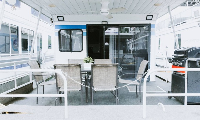 Andersonville Boat Rental | Cozy and Modern Houseboat on Beautiful Norris Lake!