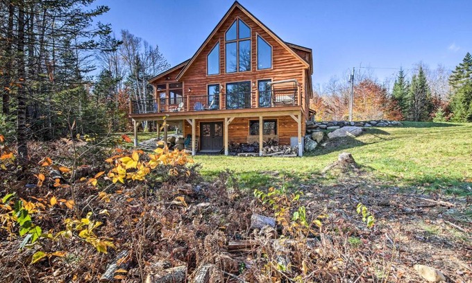 New Vineyard House | Cozy and Peaceful Waterfront Cabin on Porter Lake!