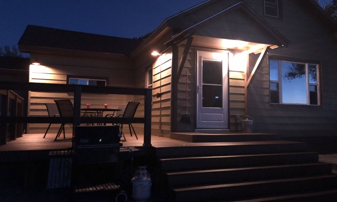 Saratoga House | Cozy And Pet-Friendly!