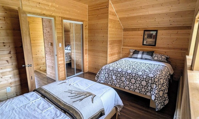 McBride Cabin | Cozy and Relaxing Getaway Cabins 17